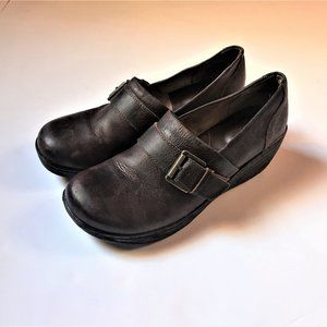 B.O.C. Womens Rijeka Brown Leather Buckle Slip-On Wedge Clogs, Size 9.5 M